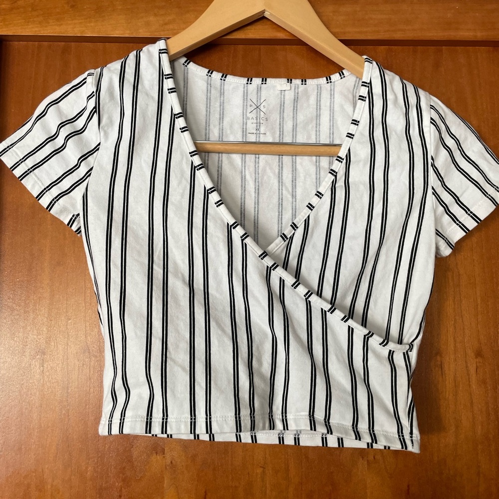 Pac lSun-Wrapped Crop Top